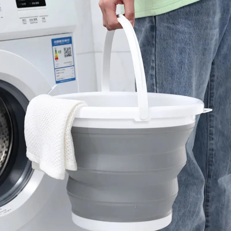 Foldable bucket 10 liter capacity.